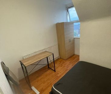 Room in a Shared House, Pinner Road, HA1 - Photo 2