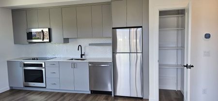 New 1bed 1bath Cond: 5 Crossings – Available Now - Photo 3