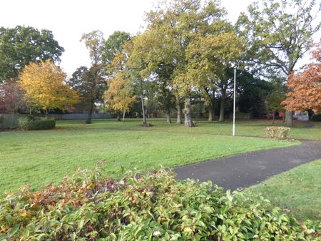 Ellen Drive, Fleet, Hampshire, GU51 - Photo 5