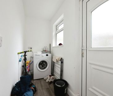 Westminster Avenue - Photo 4