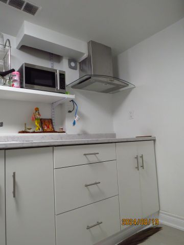 For Lease - 47 Kemp sell Crescent, Toronto, Ontario - Photo 3