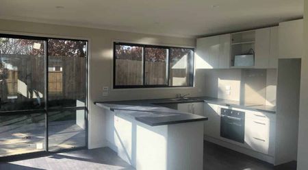 Spacious Modern Family Home - Photo 2