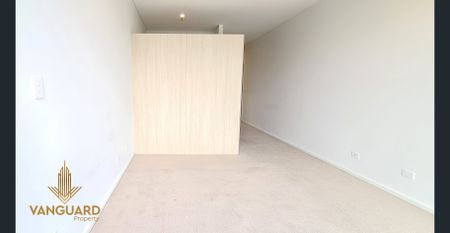 Oversized 2 Beds 2.5 Bath & Wrap Balcony With Water View - Photo 3