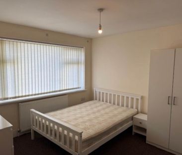 3 bedroom semi-detached house to rent - Photo 6