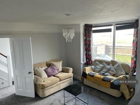 3 bedroom terraced house to rent - Photo 2