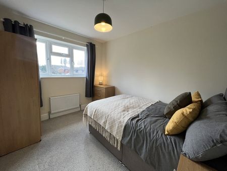 The Perfect House share for NHS professionals! 17A Cavendish Drive Rm 3 - Photo 2