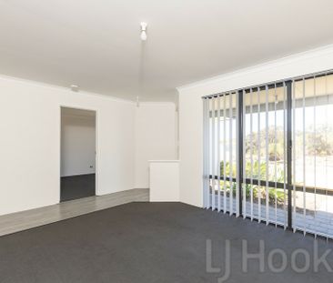 LARGE FAMILY HOME OPPOSITE PARK - Photo 4