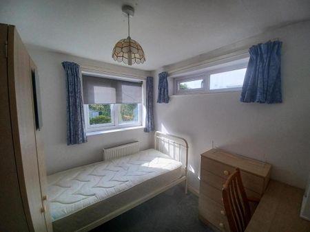 4 bedroom semi-detached house to rent - Photo 4