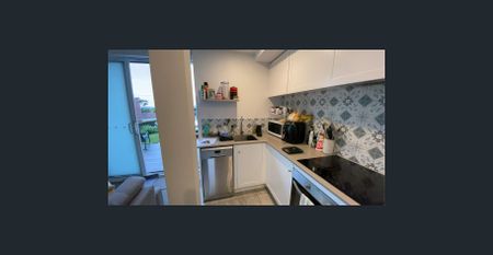 Plus a Study ! - Hidden Gem in Beacon Hill with Ocean Views - Photo 4