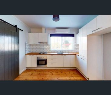 LOVELY FAMILY HOME - Photo 5