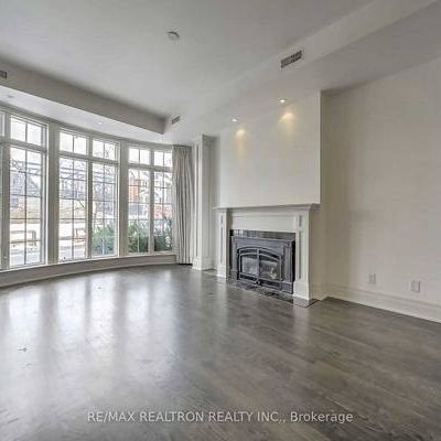 Lower-384 Spadina Rd :Vacant!1-bedroom, 1-bathroom lower level - Photo 1