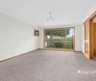 Villa In The Heart Of Thornbury - Photo 2