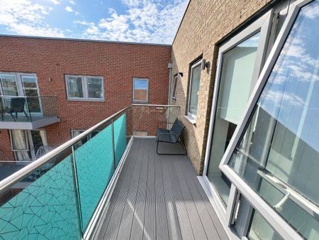 3 bedroom flat to rent - Photo 4