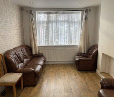 3 bedroom semi-detached house to rent - Photo 2