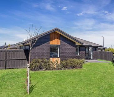 Modern 3-Bedroom, 2-Bathroom Home in a Prime Location - Photo 5