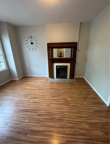 99 Henderson - Photo 2