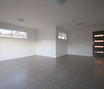 7b Embley Street, Holder ACT 2611 - Townhouse For Rent | Domain - Photo 2