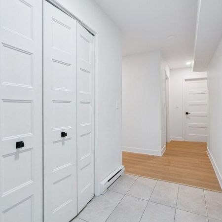 🏡 Grand 5 ½ Moderne à Saint-Rémi | 2 Stationnements Intérieurs | 1 Mois Gratuit - Photo 4