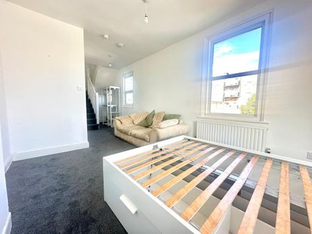 Studio to rent - Photo 2