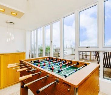 2 Bed Penthouse, Rayleigh Road, E16 - Photo 5