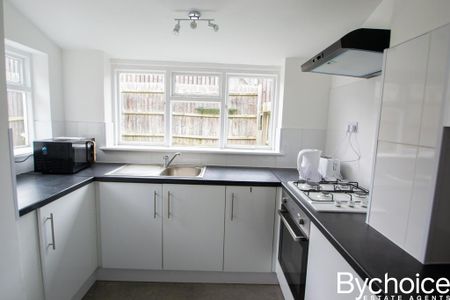 1 bedroom in a house share to rent - Photo 4