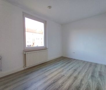 4-Zimmer-Whg. mit Laminat, zentral gelegen - Photo 2