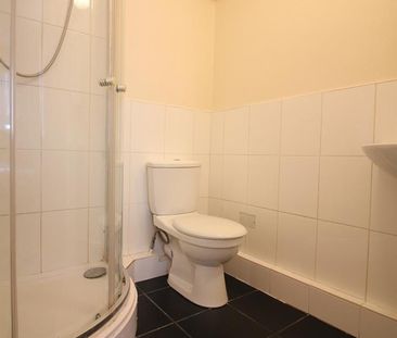 Hanworth Road, Hounslow - Photo 5