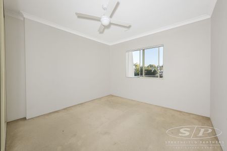 Convenient located 2 bedroom unit - Photo 2