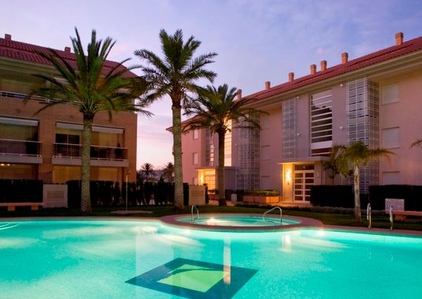 For long-term rent: apartment in Javea, Golden Garden urbanization, with 2 bedrooms and a pool.