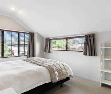 Location location and location! - Photo 4