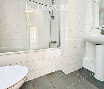 2 bedroom apartment to rent Victoria Avenue, Southend-on-Sea, Essex... - Photo 2