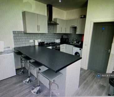 1 bedroom in a house share to rent - Photo 4