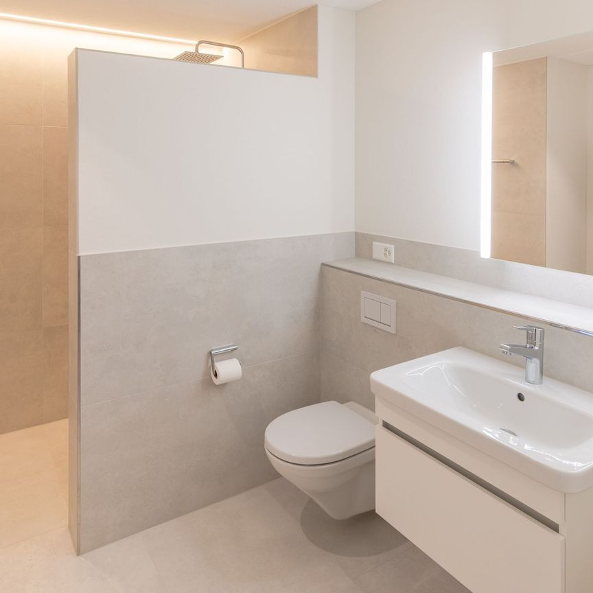 Moderne, helle 1.5 ZWHG OG, 9 m² Wintergarten & 1 PARKPLATZ INKLUSIV - Photo 1