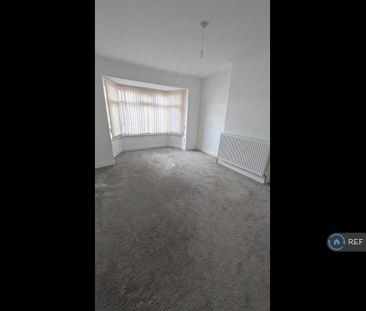 4 bedroom semi-detached house to rent - Photo 4