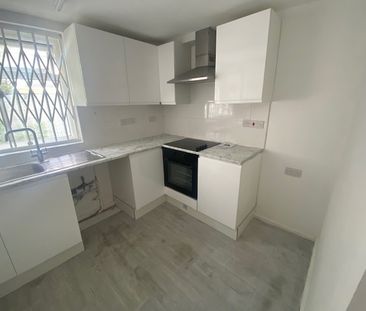 2 Bed Maisonette, Eric Close, E7 - Photo 5