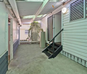 Coastal Charm Meets Everyday Comfort - Photo 6