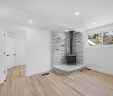 For Lease - 338 Old Mosley Street Unit# Unit 2, Wasaga Beach, Ontario - Photo 1