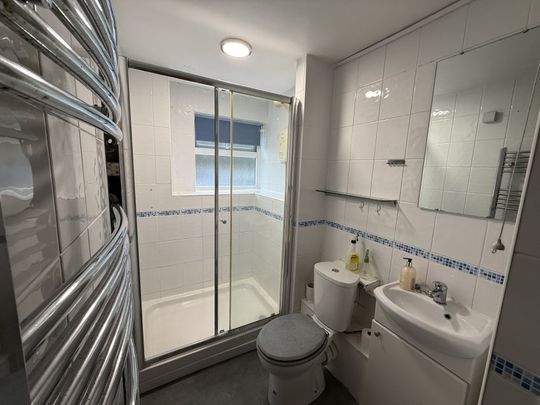 Quarry Hill, Falmouth - Photo 1