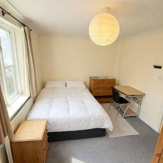 3 bed Flat in 200 Mile End Road , London, E1 4LD - Photo 1