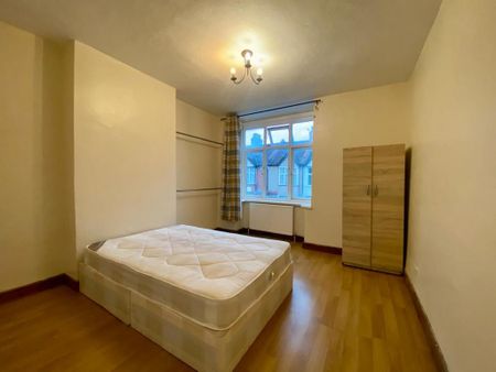 3 bedroom terraced house to rent - Photo 3