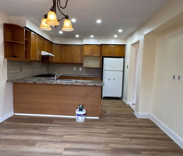 For Lease - 114 Browning Trail, Barrie, Ontario - Photo 3