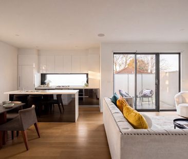Stylish & Comfortable Living in a Convenient Bentleigh East Location - Photo 3