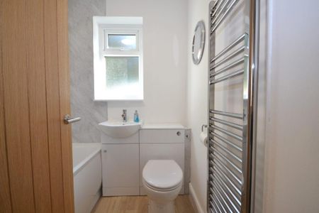 2 bedroom semi-detached bungalow to rent - Photo 4