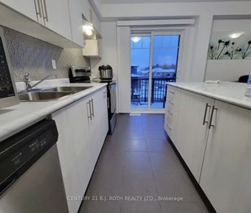 Townhouse For Lease | S8132040 - Photo 6