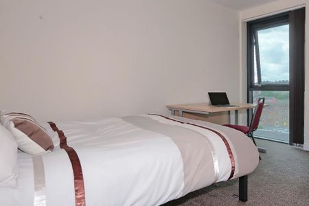 4 bedroom flat to rent - Photo 4