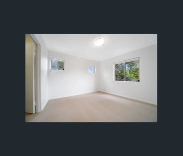 Renovated Spacious Apartment with 2 parking! - Photo 4
