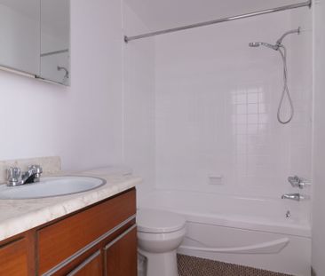 900 Rockland - Photo 2