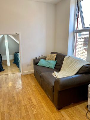 3 Bed Flat, Hindes Road, HA1 - Photo 1