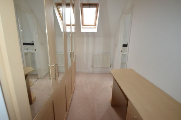 3 bedroom Town House - Epsom Close, Stevenage - Photo 1