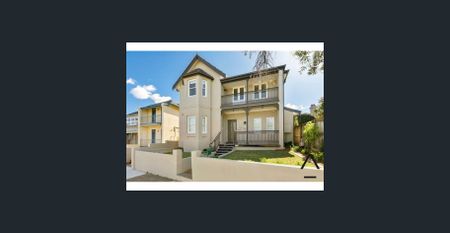 Designer Studio in Petersham- Utilities included - Photo 4